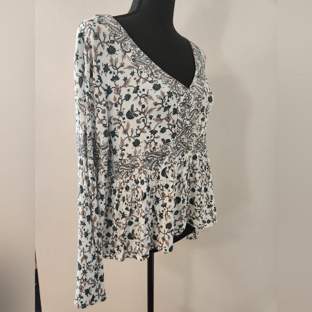 Aeropostale floral boho top with bell sleeves